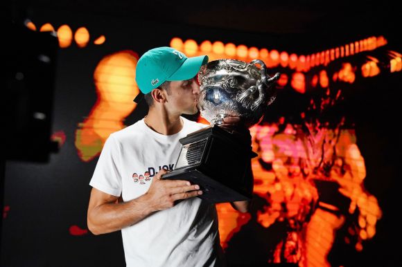 Djokovics simán verte Medvegyevet az Australian Open döntőjében - Videó