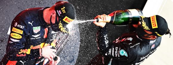 F1: Hihetetlen izgalmak az új szezon bahreini nyitófutamán - VIDEÓ